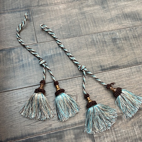 SET OF 2 TIE DRAPE TASSELS - Picture 12 of 14
